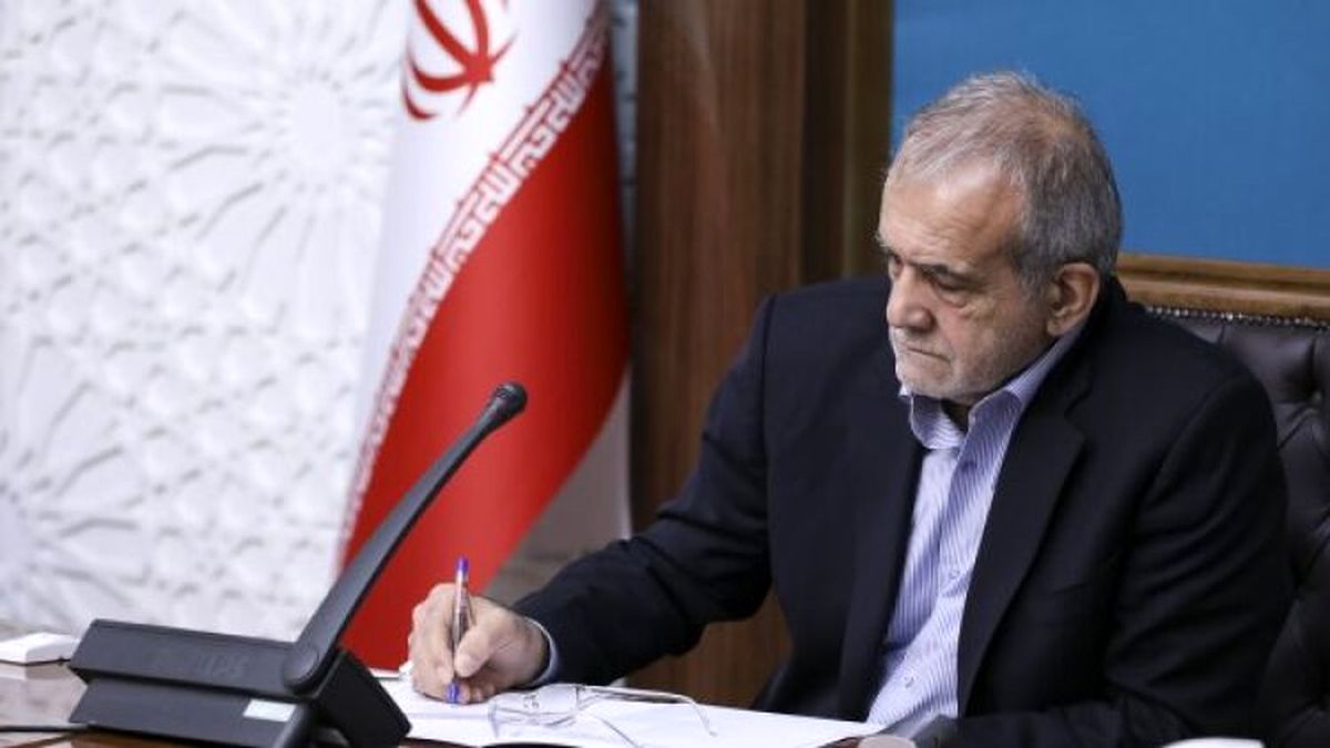 رئیس‌جمهور خواستار توقف هرگونه اقدام در حوزه فروش اینترنتی دارو بدون نظر وزارت بهداشت شد