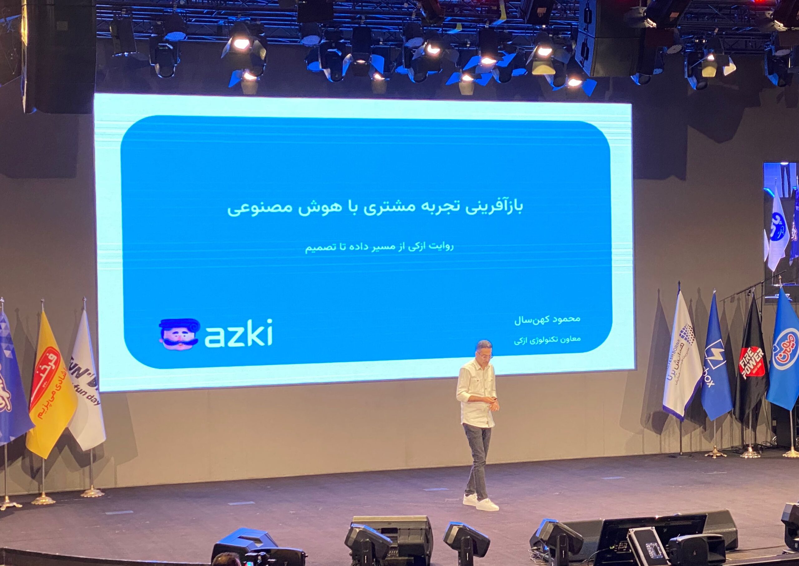 چت‌بات ازکی نرخ ارجاع به اپراتور را از ۳۵ درصد به ۹ درصد کاهش داده است
