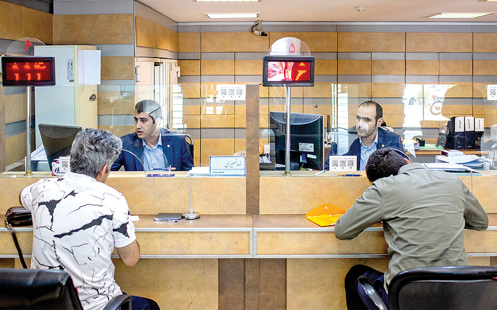خدمات بانکی در شعب بانک‌های ملی و سپه تا اطلاع ثانوی تعلیق شد