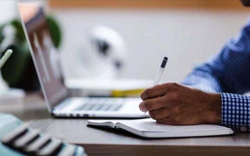 اساتید برای دسترسی به اینترنت در صف می‌ایستند