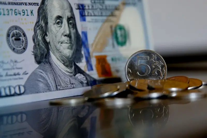 مهمترین علت آسیبپذیری بازار سرمایه ایران وابستگی شدید آن به نرخ دلار آزاد است