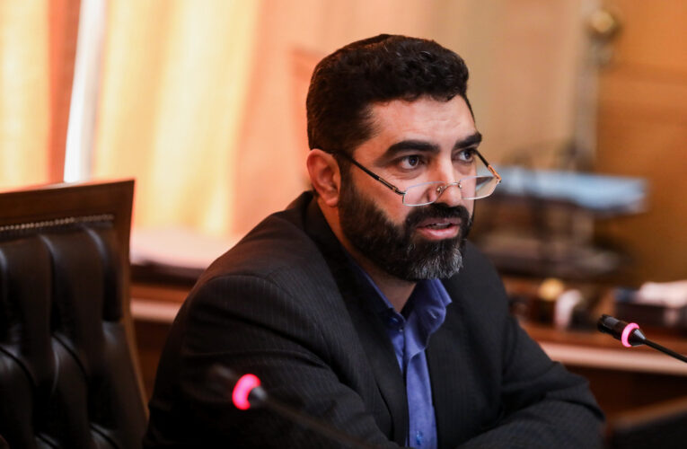 وزیر ارتباطات خلاف قانون عمل کرده، چون صحن مجلس بسته است