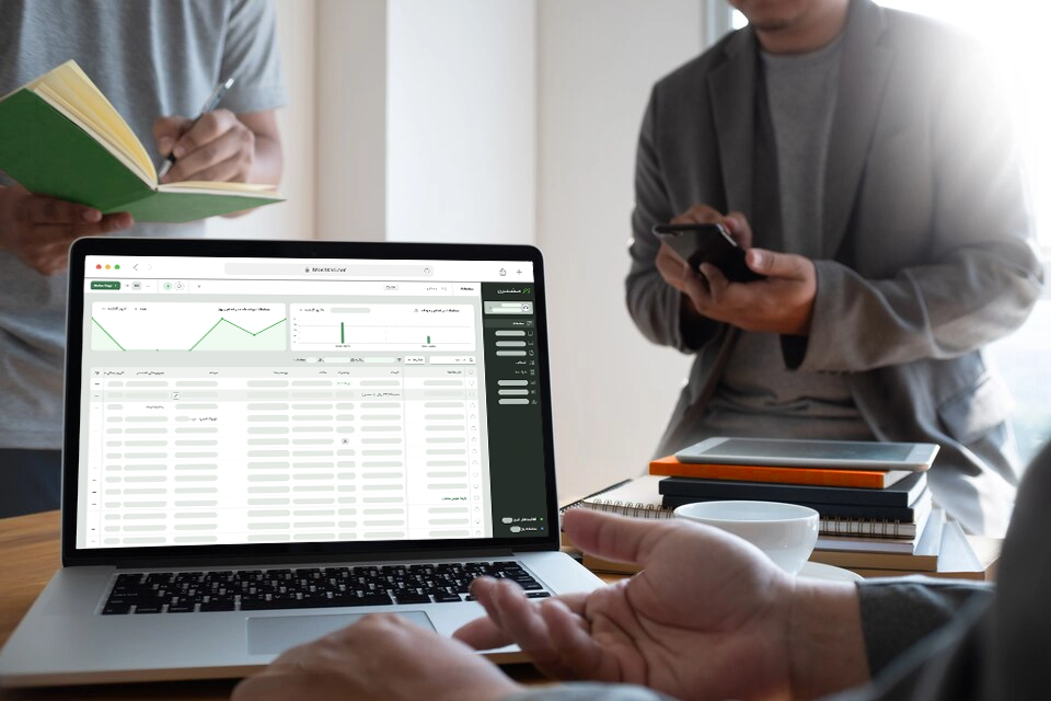 چگونه با CRM، فرآیندهای فروش و خدمات مشتری را بهبود دهیم؟