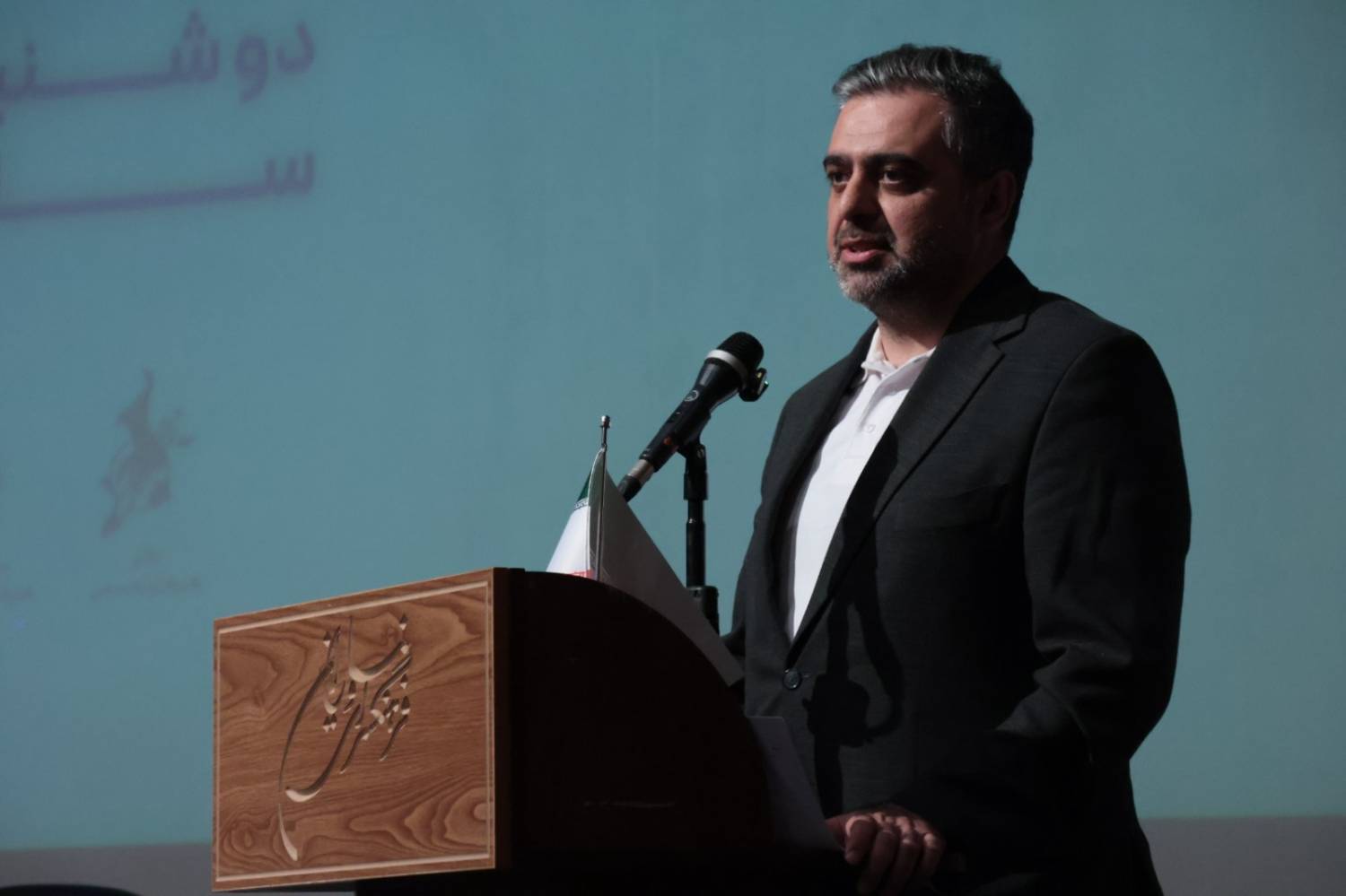 رونق اقتصاد هنر نیازمند توسعه بازار و ایجاد مسیرهای جدید تأمین مالی است