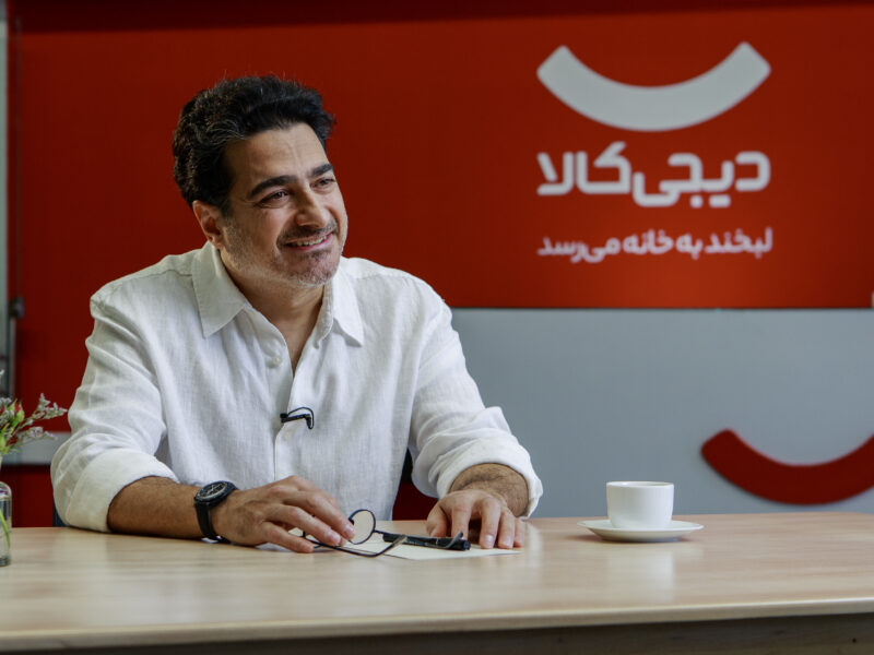 همایون شجریان با اهدای لپ‌تاپ شخصی به کمپین «هر جا که تویی» دیجی‌کالا مهر پیوست