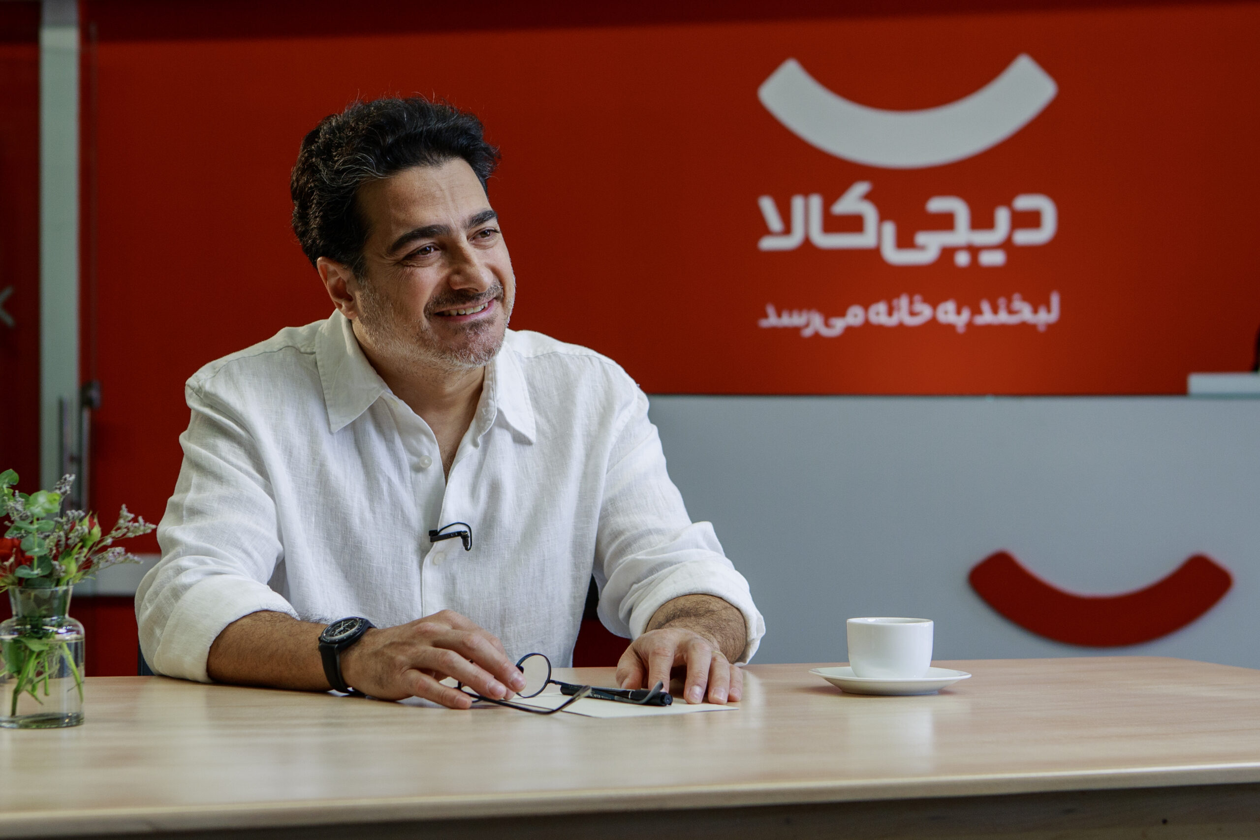 همایون شجریان با اهدای لپ‌تاپ شخصی به کمپین «هر جا که تویی» دیجی‌کالا مهر پیوست