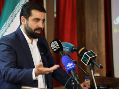 برخی مسئولان در نماز هم دعا میکنند سکوی آمریکایی در ایران فراگیر شود
