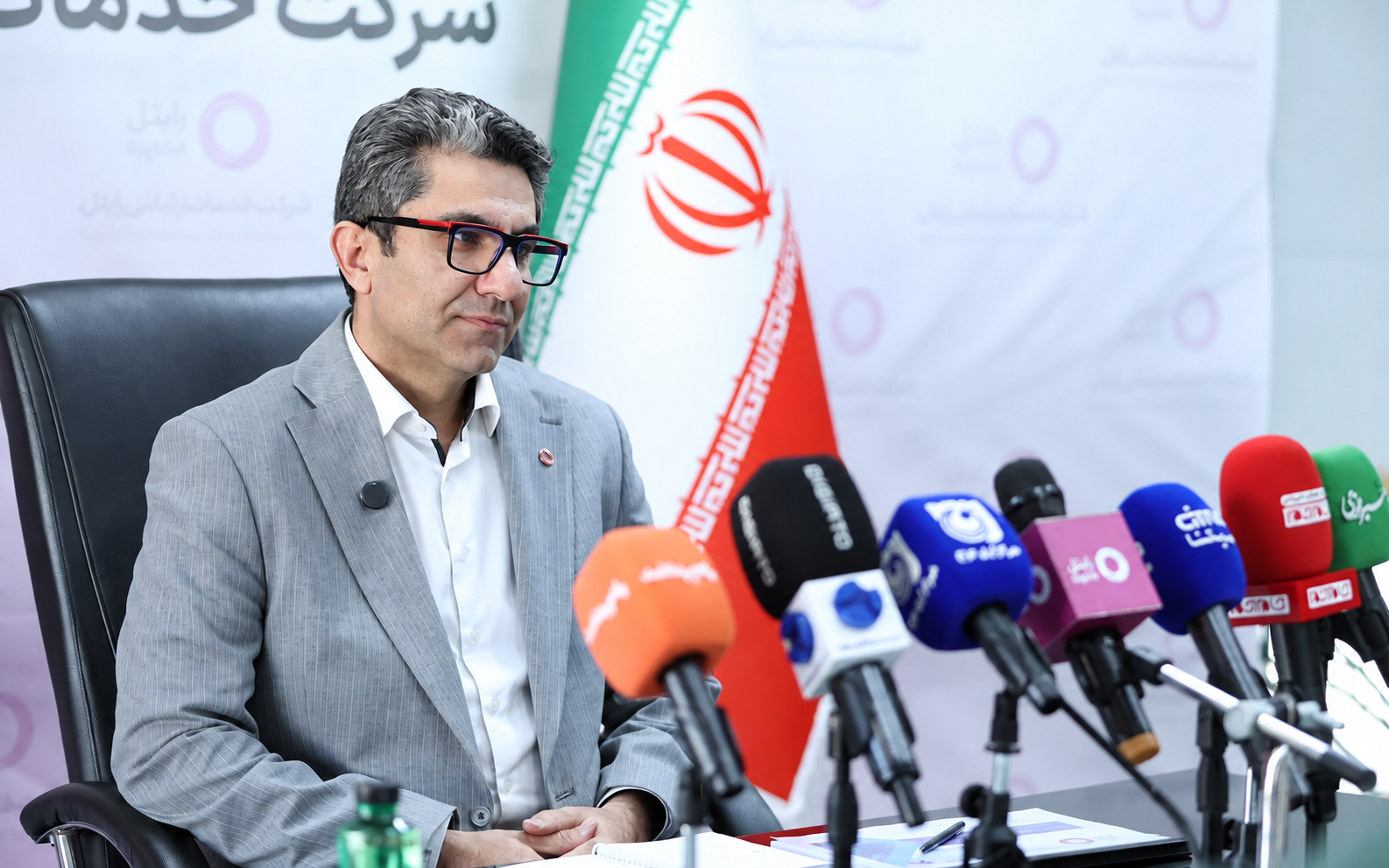 نمی‌خواهیم نسخه کوچک‌تر ایرانسل و همراه اول باشیم