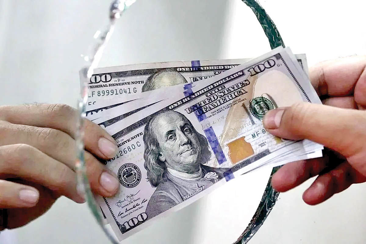 فروش ارز سهمیهای تا سقف ۱۰ هزار دلار در پنج بانک آغاز شد